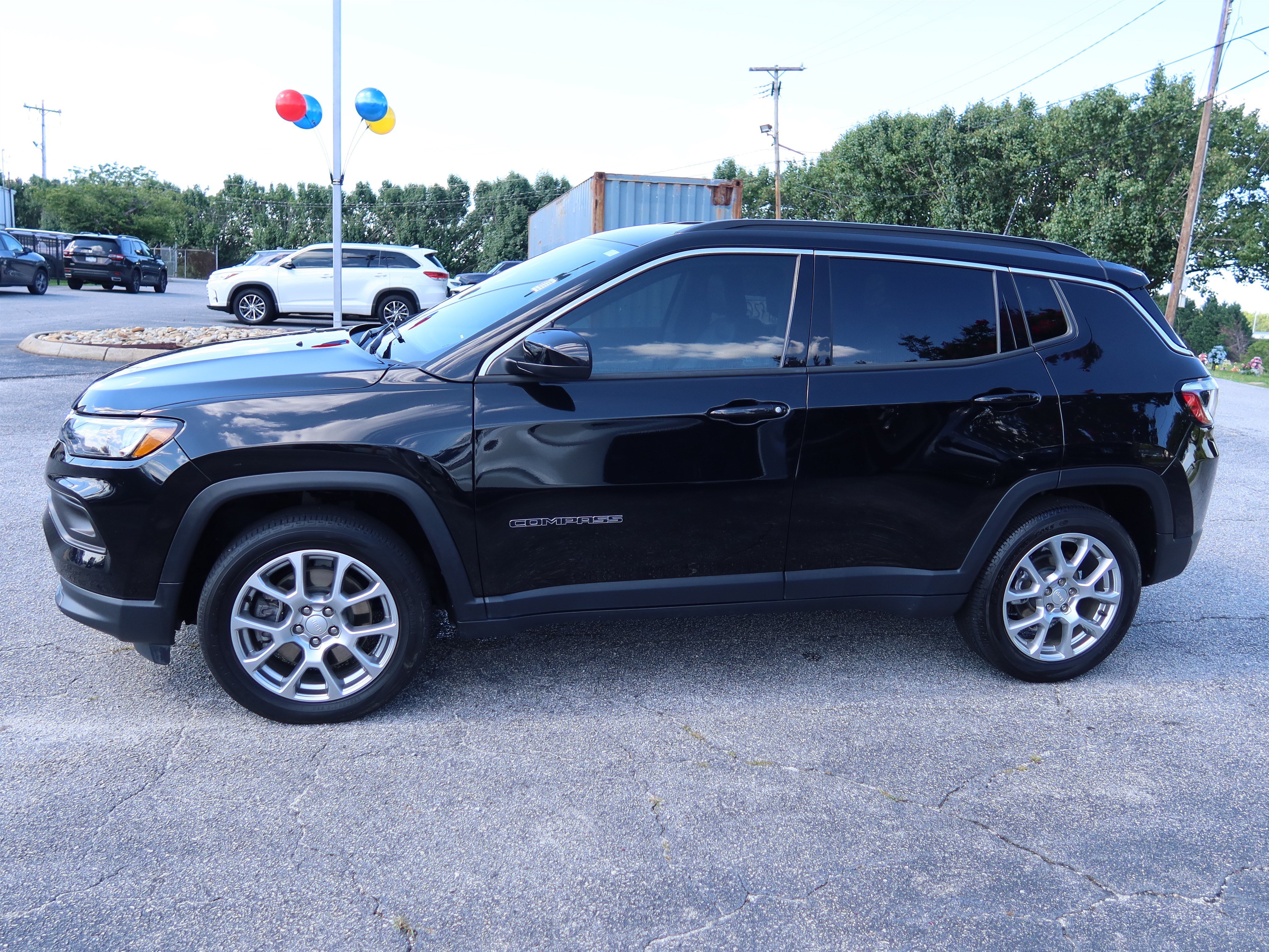 Used 2024 Jeep Compass Latitude AWD/4WD image 8