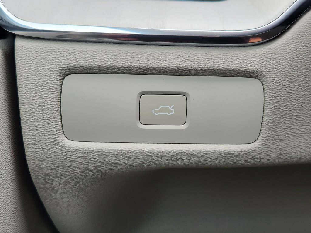 New 2026 Volvo XC60 B5 Ultra w/ Climate Package AWD/4WD image 12