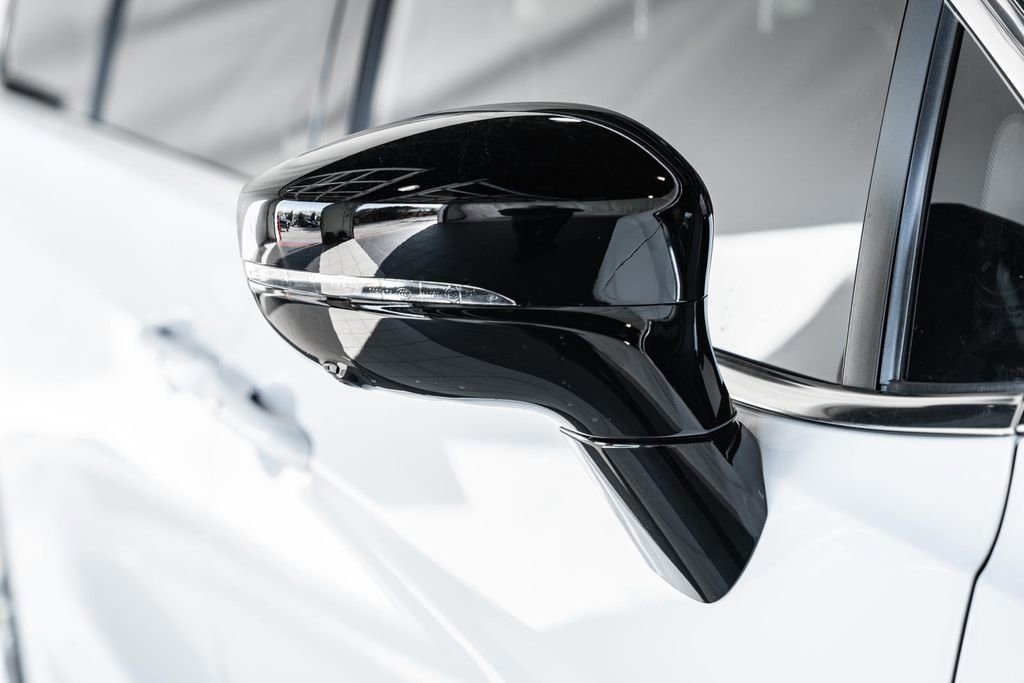 New 2026 Chrysler Pacifica Limited w/ Uconnect Theater Family Group image 15