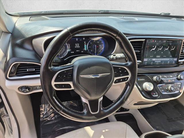 Used 2021 Chrysler Pacifica Touring-L FWD image 10