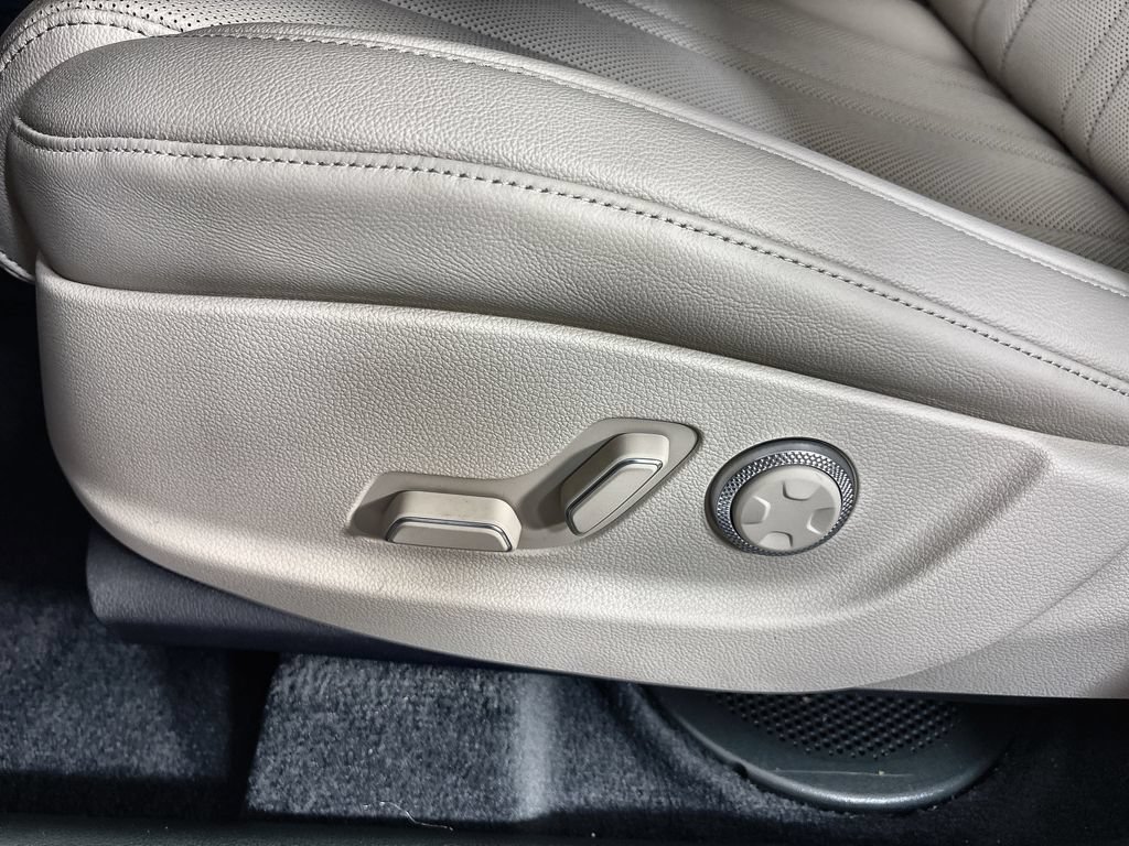 New 2026 Genesis GV80 2.5T RWD image 14