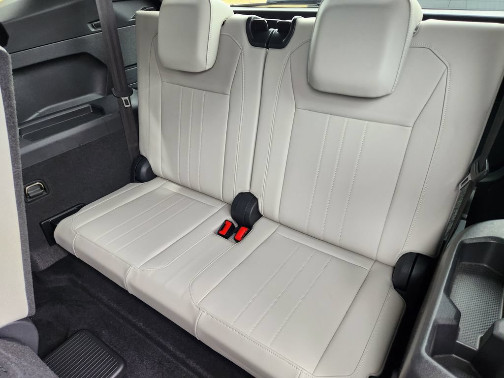 Used 2022 Volkswagen Tiguan SE R-Line FWD image 22