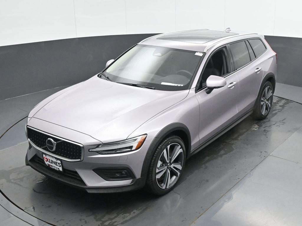 New 2026 Volvo V60 B5 Cross Country Plus w/ Climate Package image 34