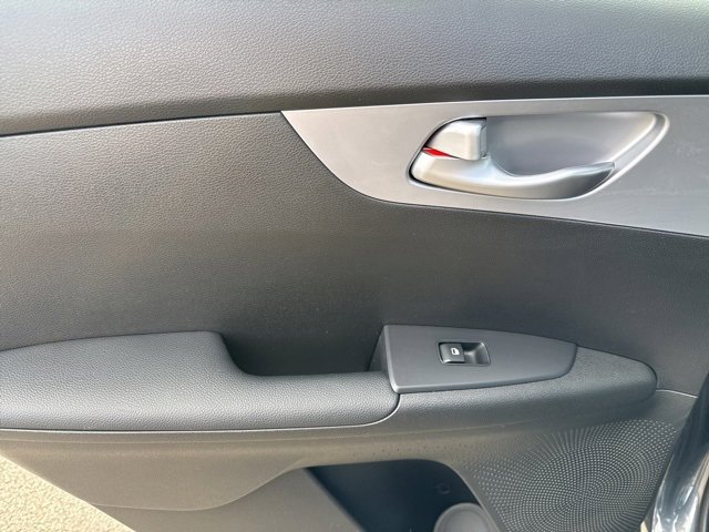 Used 2023 Kia Forte LXS image 29