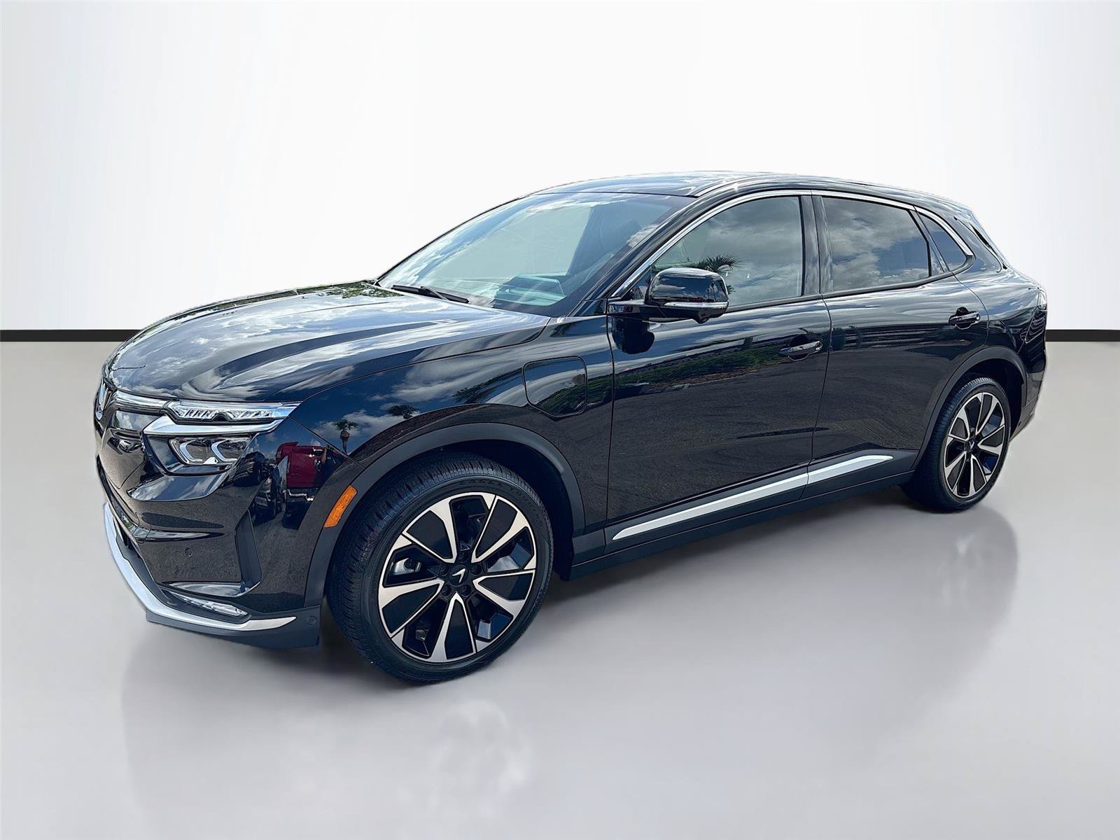 New 2025 VinFast VF 8 Plus AWD/4WD image 3