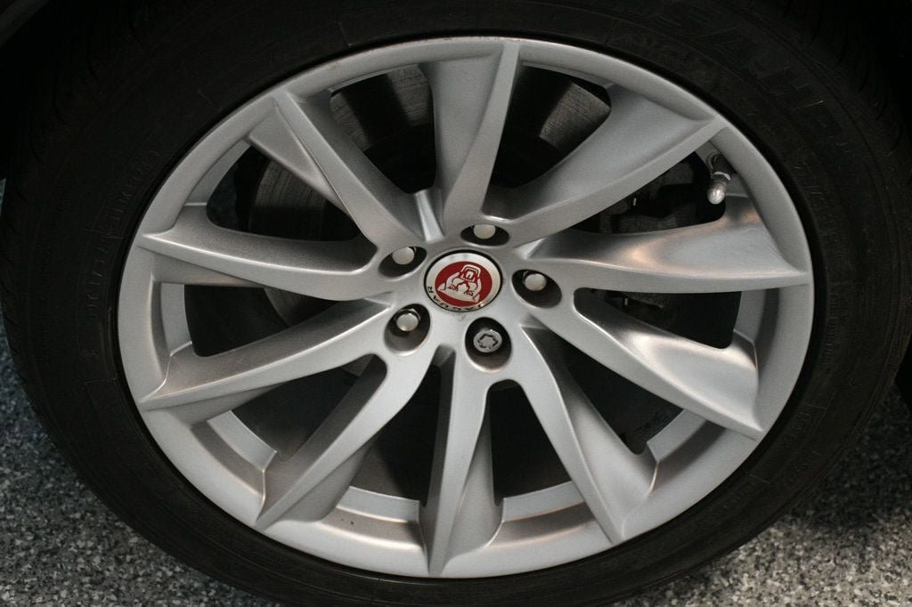 Used 2017 Jaguar F-TYPE Coupe RWD image 23