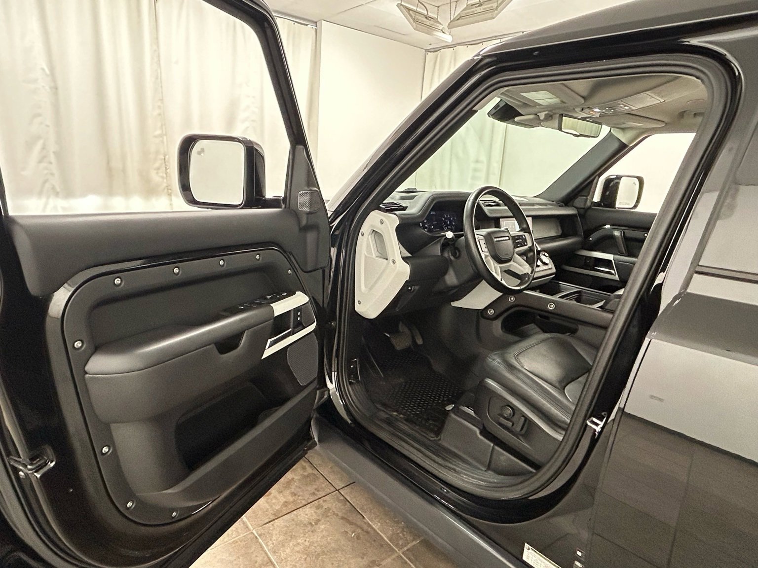 Used 2020 Land Rover Defender 110 HSE image 23