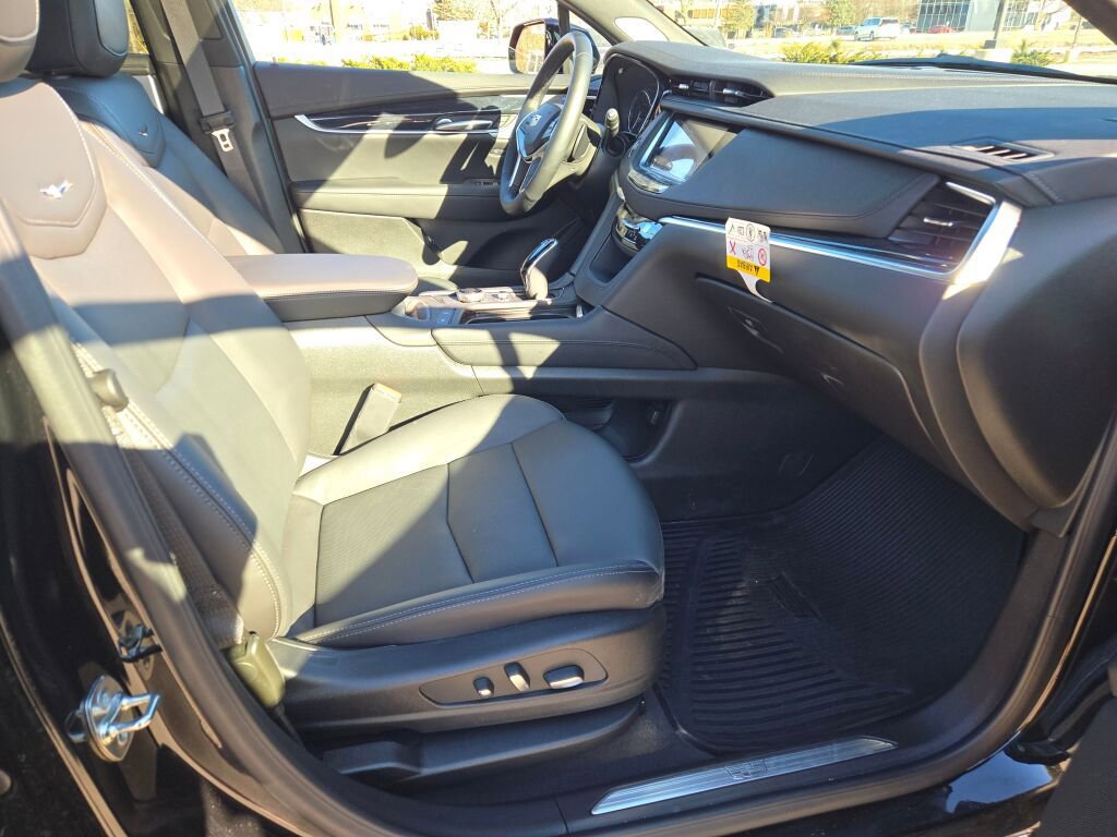 New 2025 Cadillac XT5 Premium Luxury w/ LPO, Red Accent Package image 6