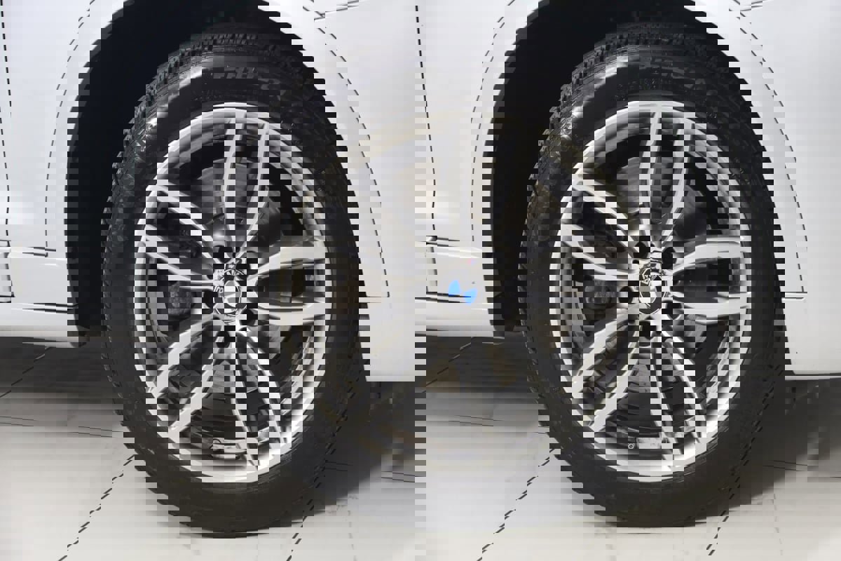 Used 2018 BMW X4 M40i image 15