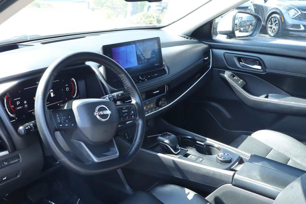 Used 2025 Nissan Rogue SL w/ SL Premium Package AWD/4WD image 11