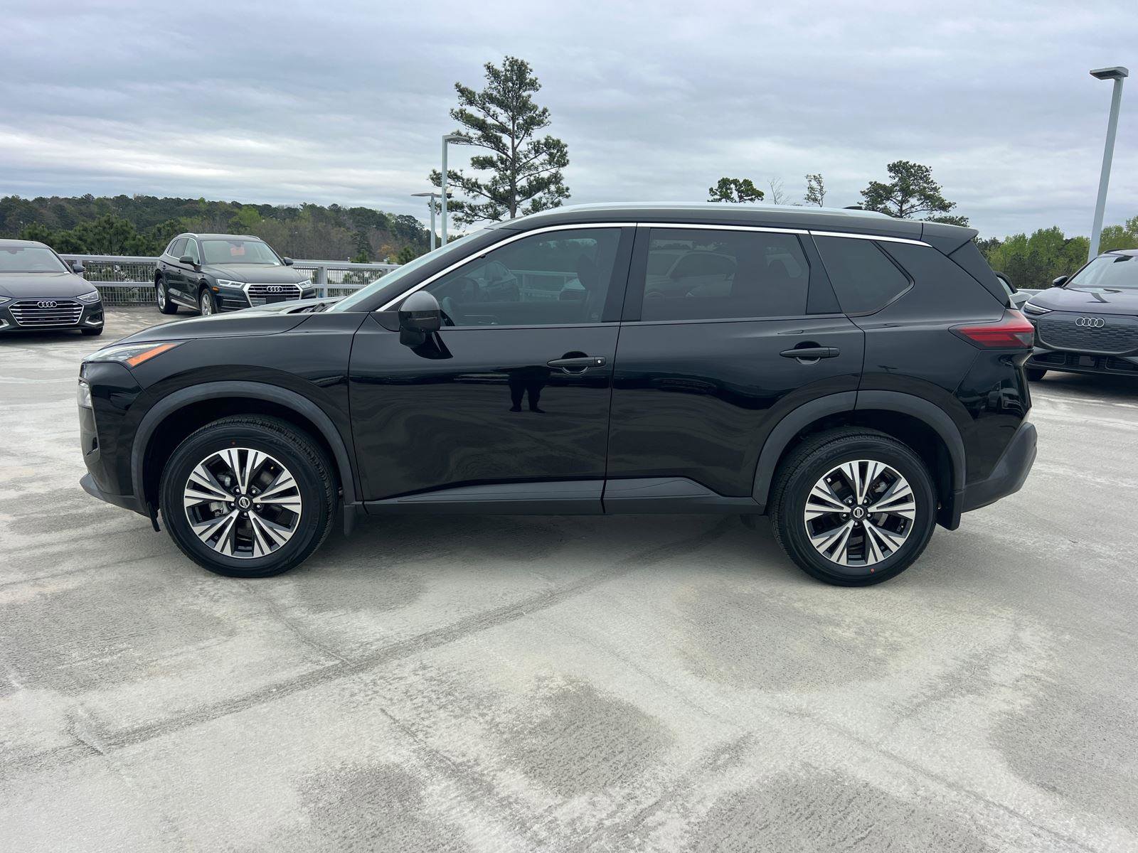 Used 2021 Nissan Rogue SV w/ Premium Package image 8