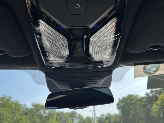 Certified 2025 BMW X7 M60i AWD/4WD image 40