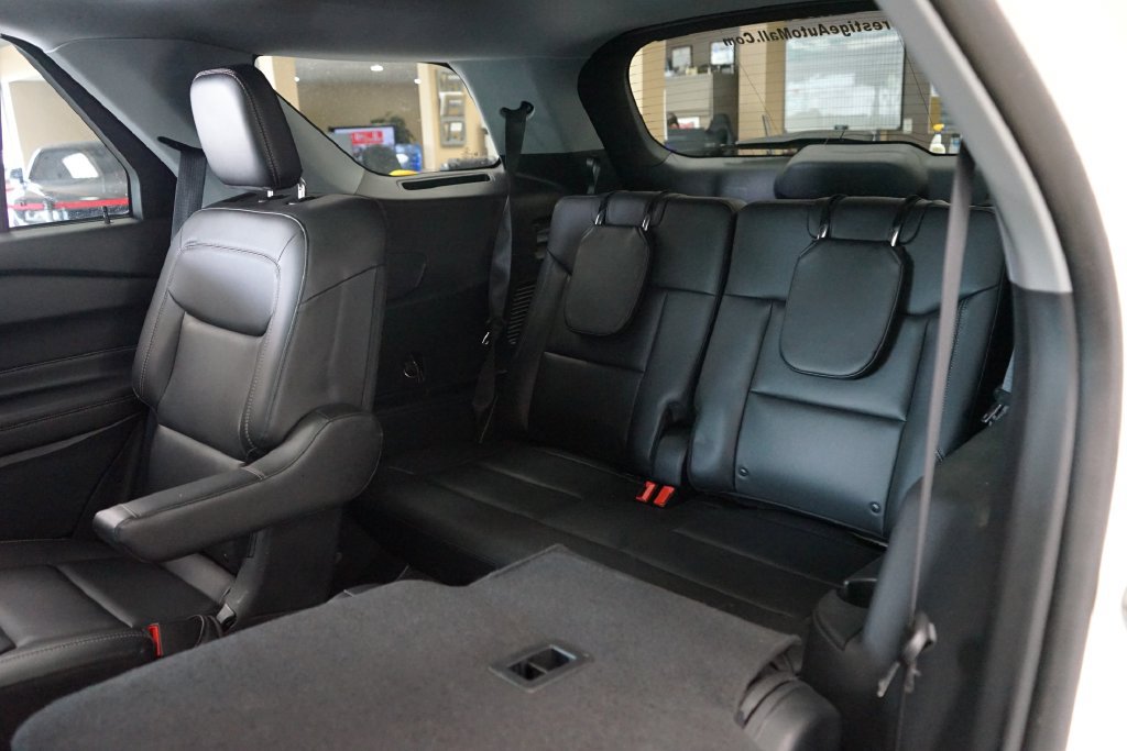 Used 2023 Ford Explorer XLT w/ Equipment Group 202A AWD/4WD image 15