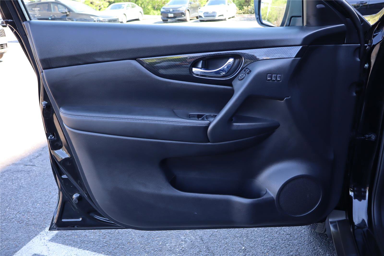 Used 2017 Nissan Rogue SL w/ SL Premium Package image 13