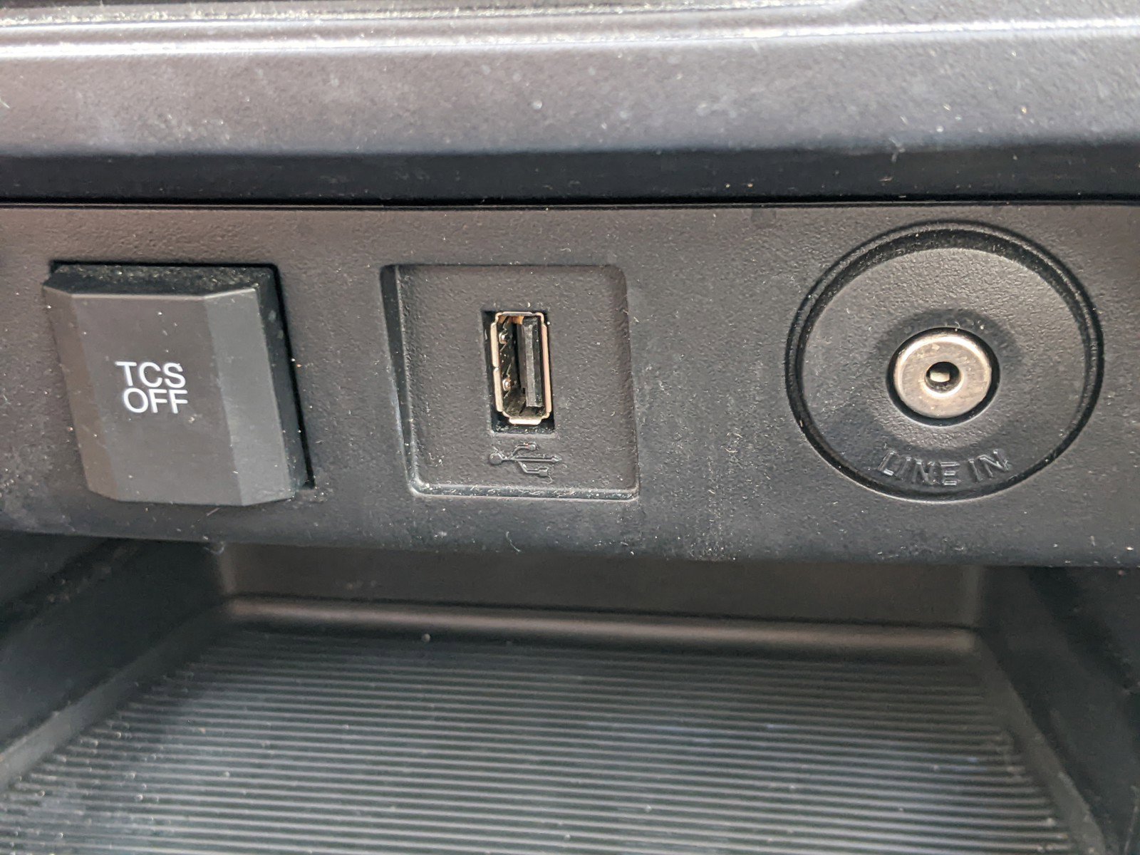 Used 2011 Ford Escape XLS w/ 101A Rapid Spec Order Code image 22