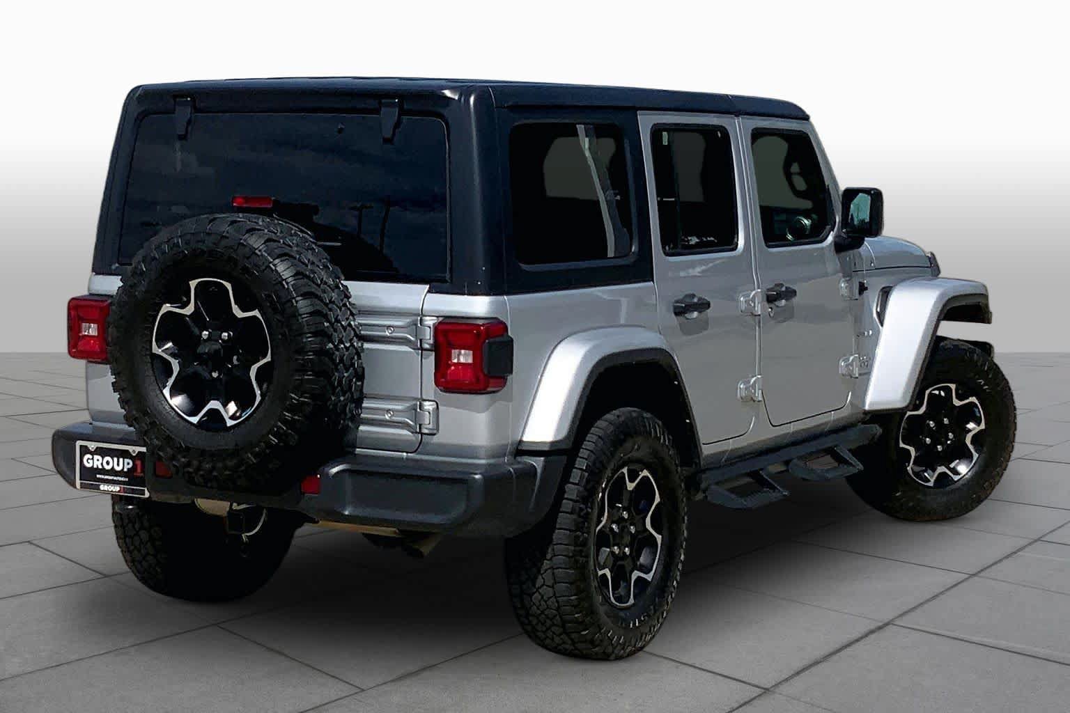 Used 2023 Jeep Wrangler Unlimited Sahara AWD/4WD image 12