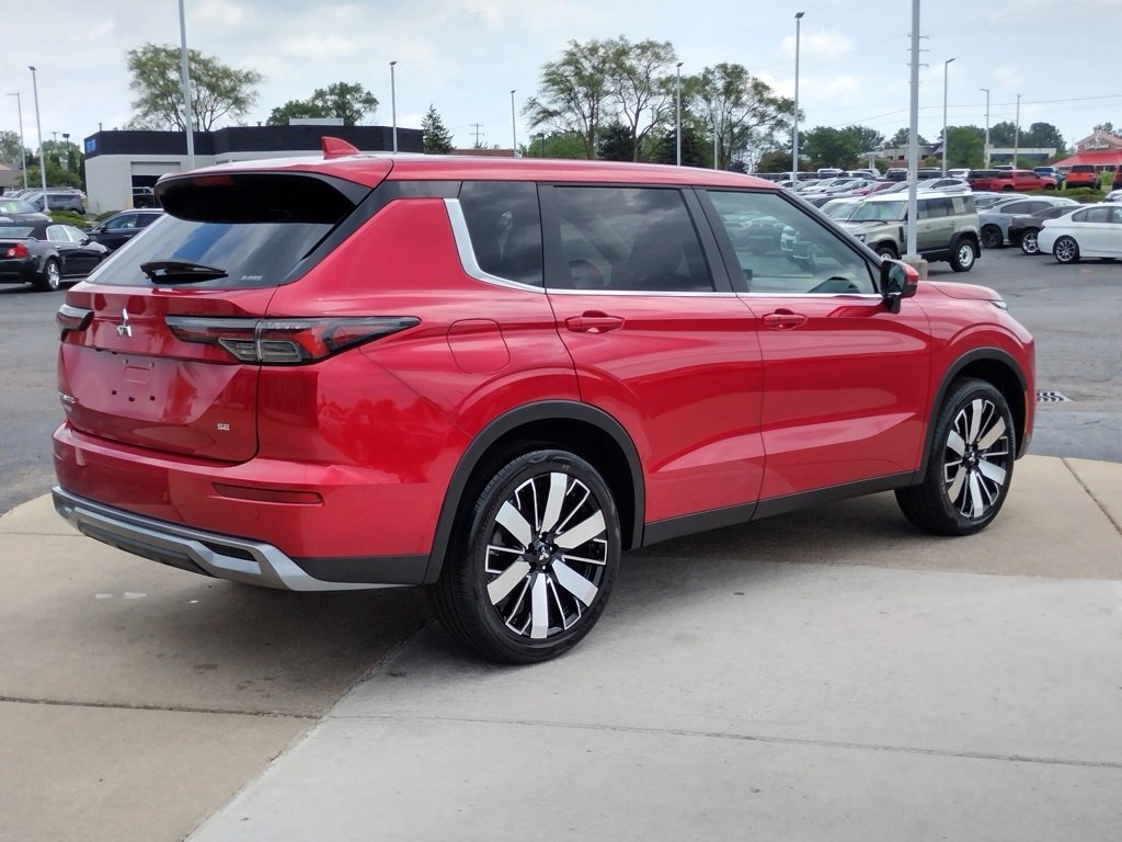 New 2025 Mitsubishi Outlander SE image 16