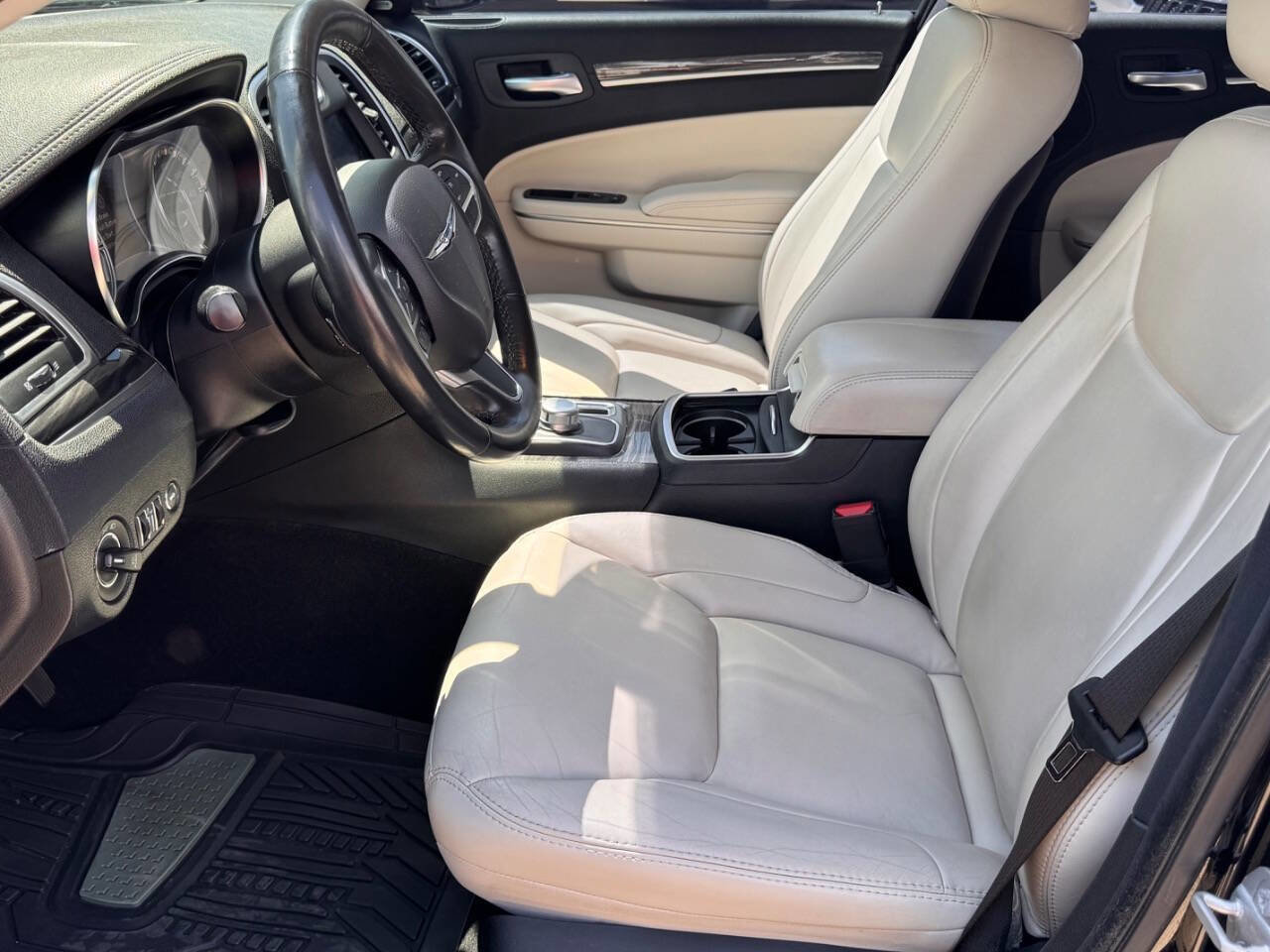 Used 2020 Chrysler 300 Touring L w/ 300 Premium Group image 10