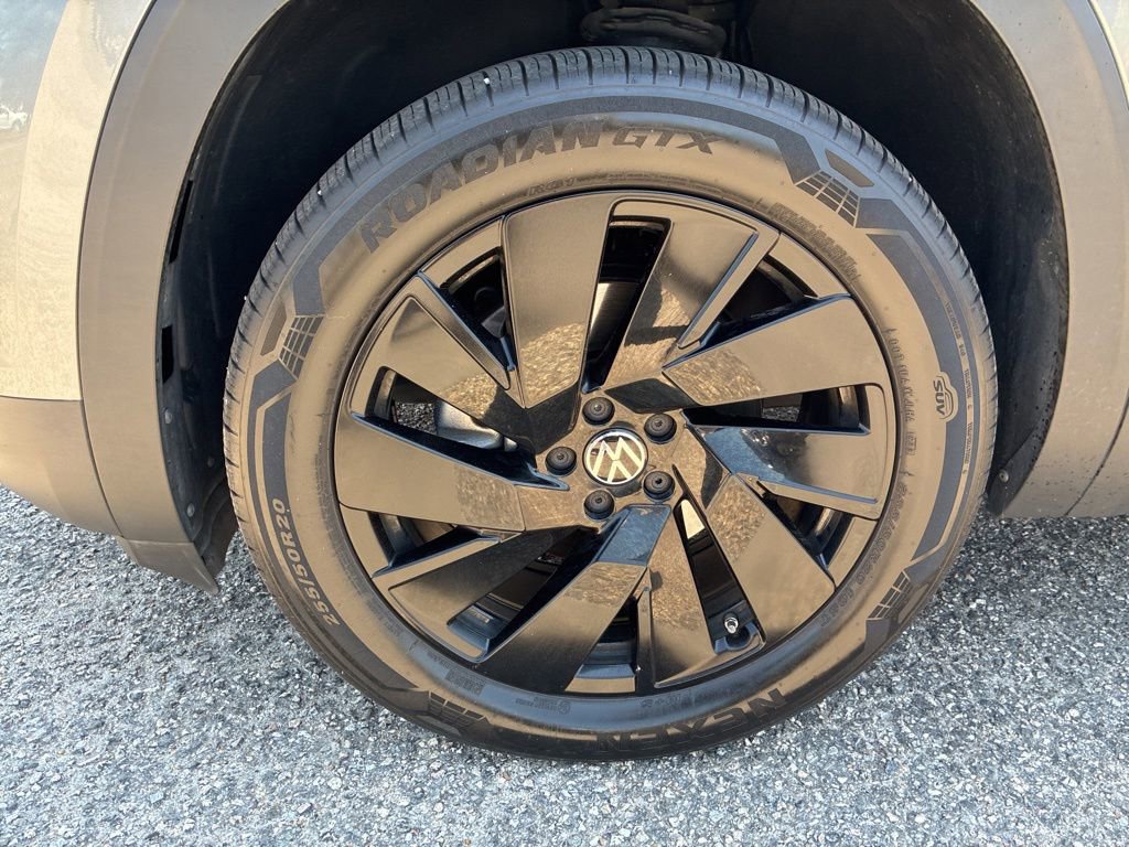 Used 2024 Volkswagen Atlas Cross Sport SE AWD/4WD image 9