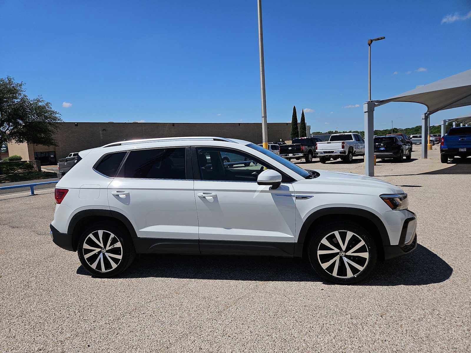 Used 2024 Volkswagen Taos SE FWD image 9