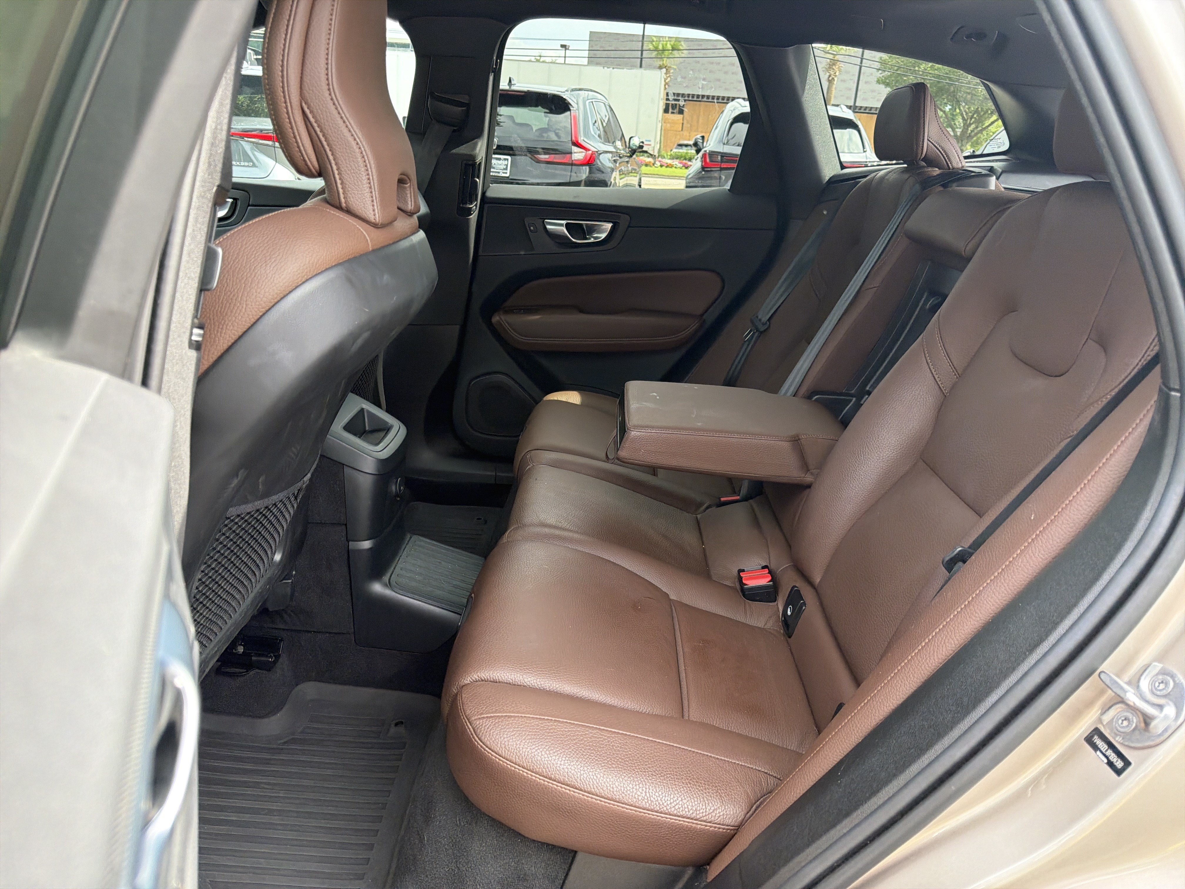 Used 2024 Volvo XC60 T8 Plus w/ Protection Package Premier AWD/4WD image 32