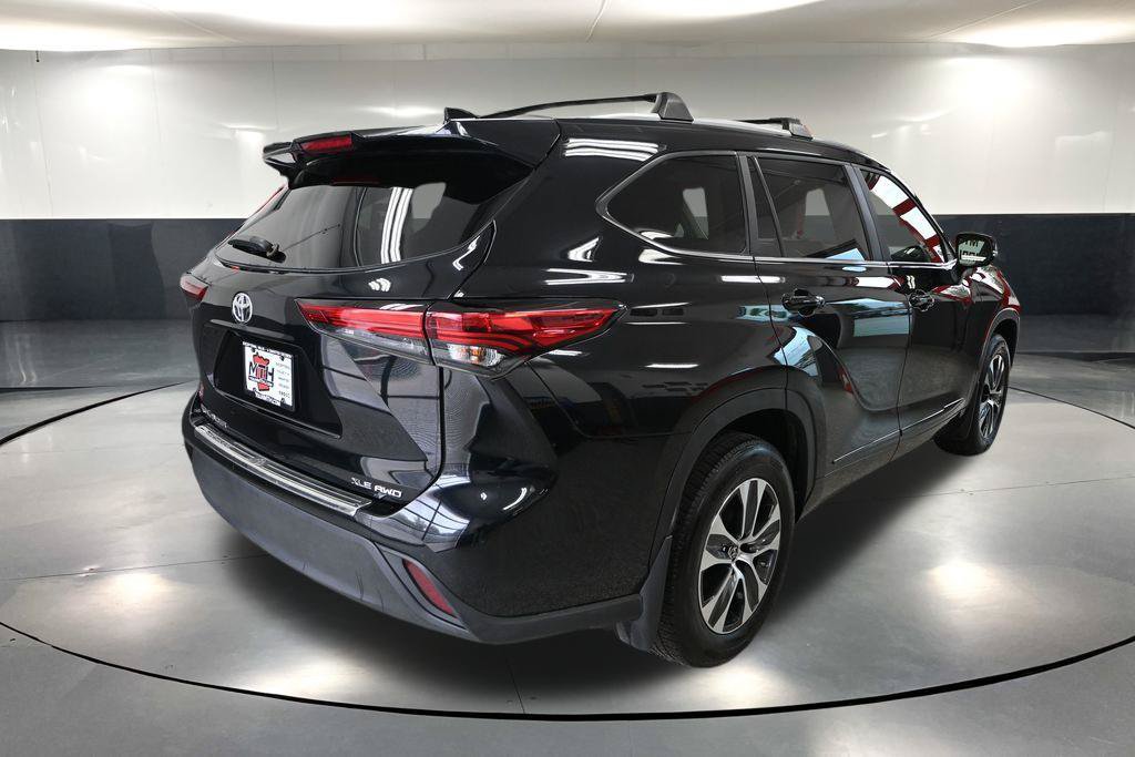 Used 2023 Toyota Highlander XLE AWD/4WD image 4