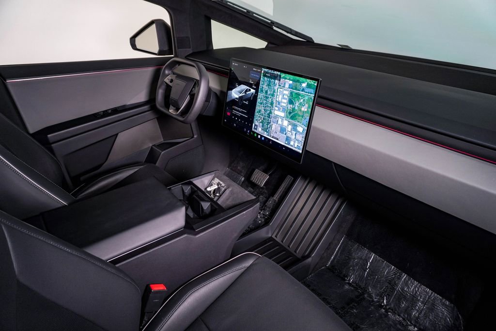 Used 2024 Tesla Cybertruck AWD Crew Cab image 15