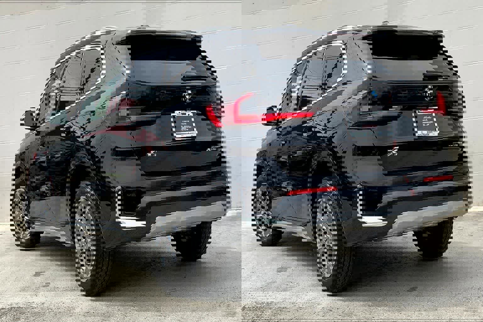 Used 2025 BMW X1 xDrive28i w/ Convenience Package AWD/4WD image 5