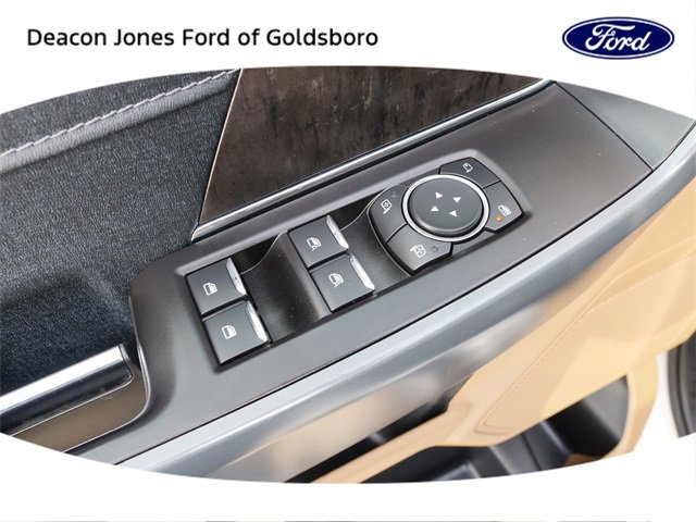 Used 2022 Ford F150 Lariat w/ Trailer Tow Package image 18