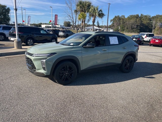 Used 2024 Chevrolet Trax ACTIV w/ Driver Confidence Package image 3