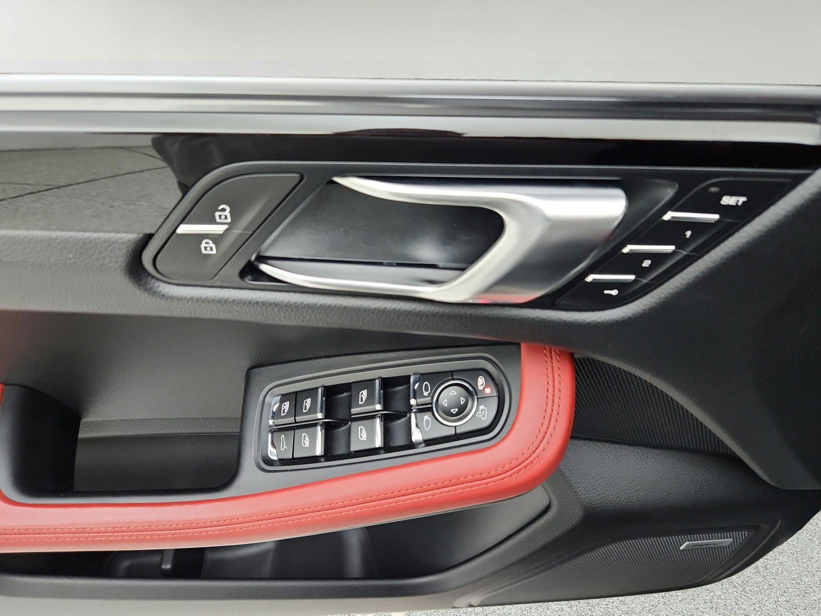 Used 2021 Porsche Macan S AWD/4WD image 19