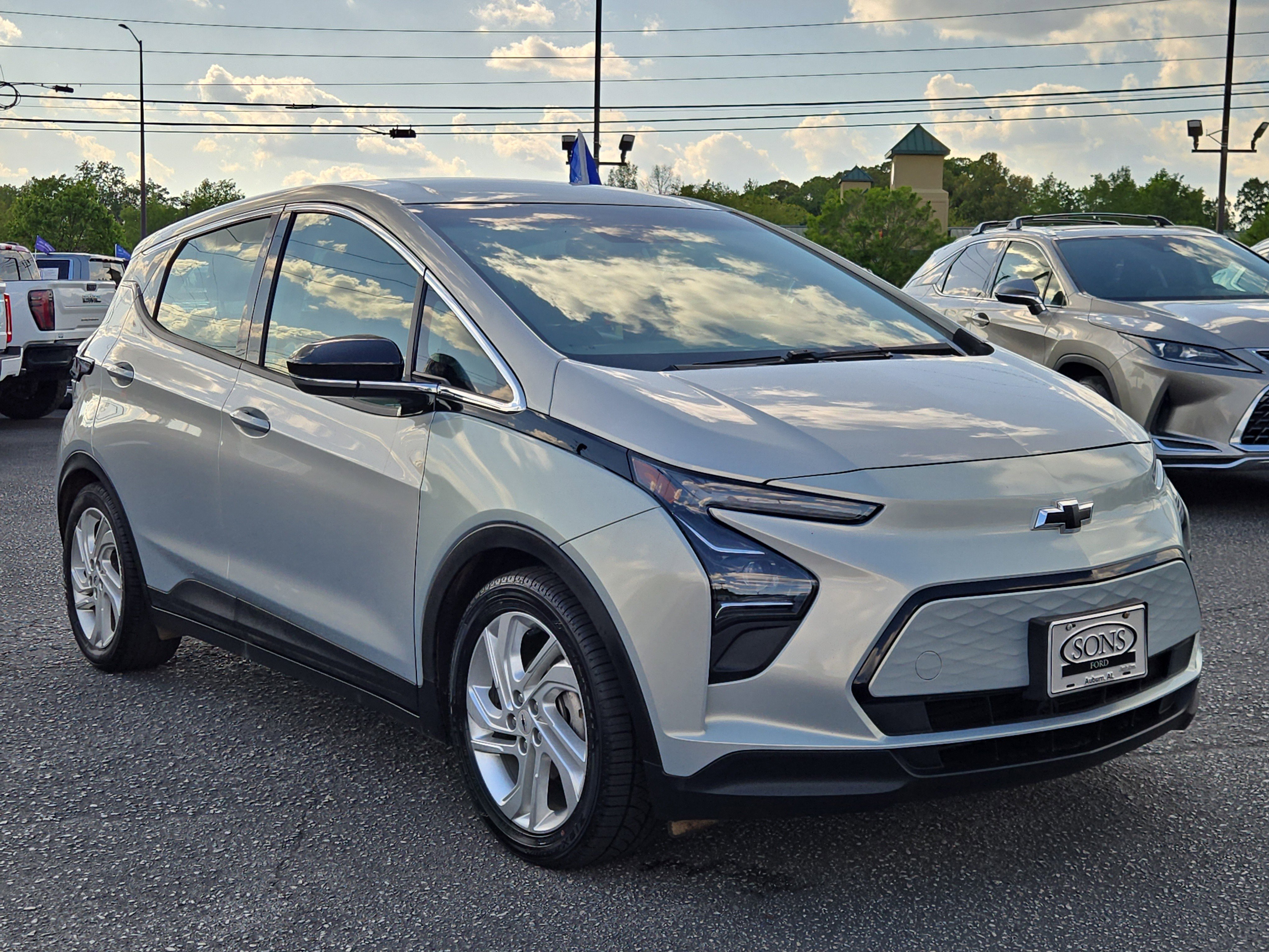 Used 2023 Chevrolet Bolt LT w/ Driver Confidence Package FWD image 4