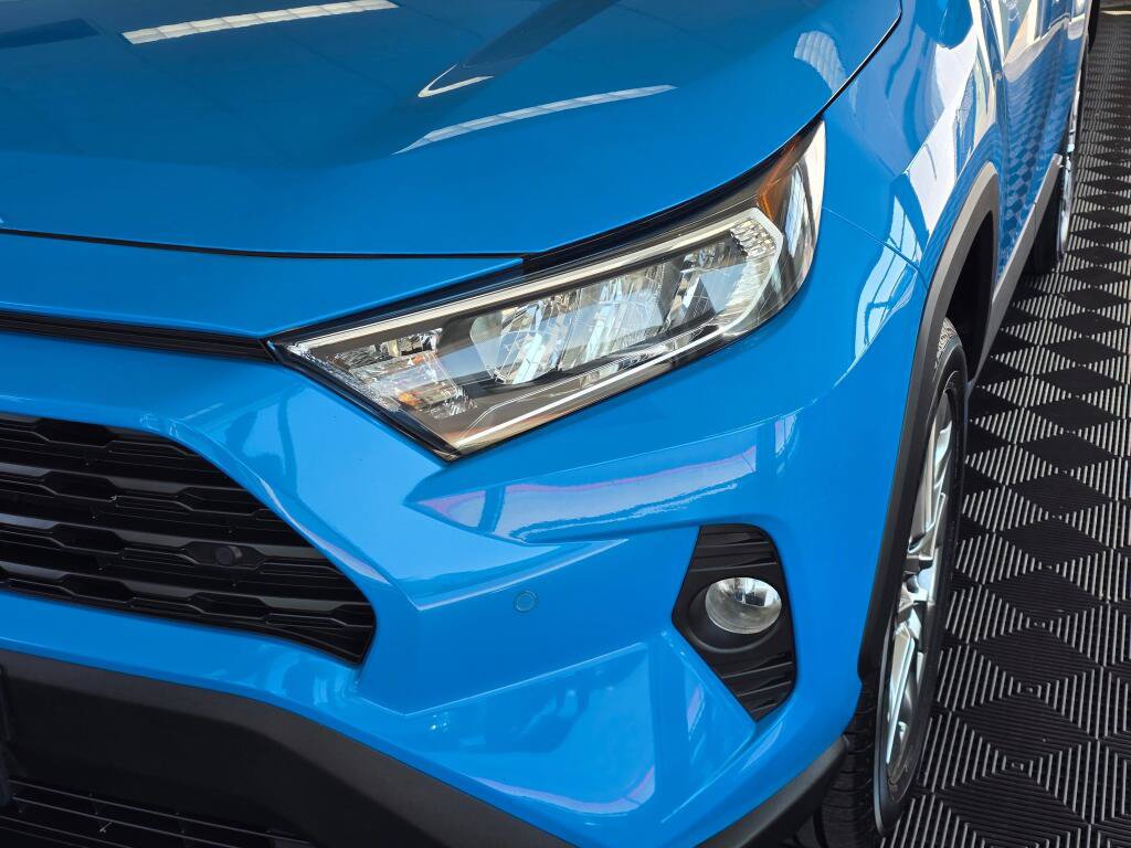 Used 2019 Toyota RAV4 XLE Premium AWD/4WD image 9