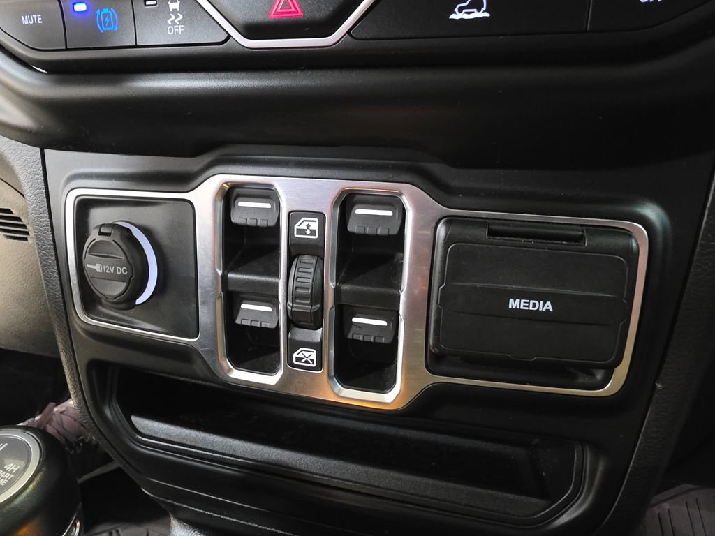Used 2023 Jeep Wrangler Unlimited Sahara AWD/4WD image 24