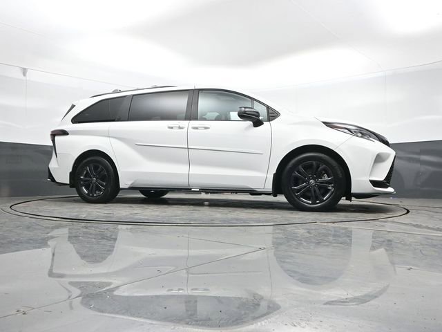 Used 2025 Toyota Sienna XSE image 23