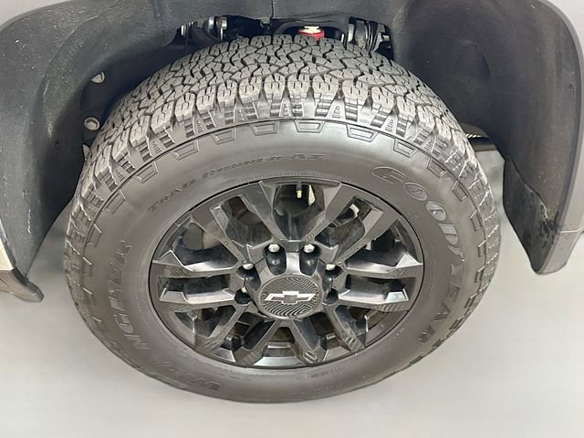 Used 2025 Chevrolet Silverado 2500 LT image 32