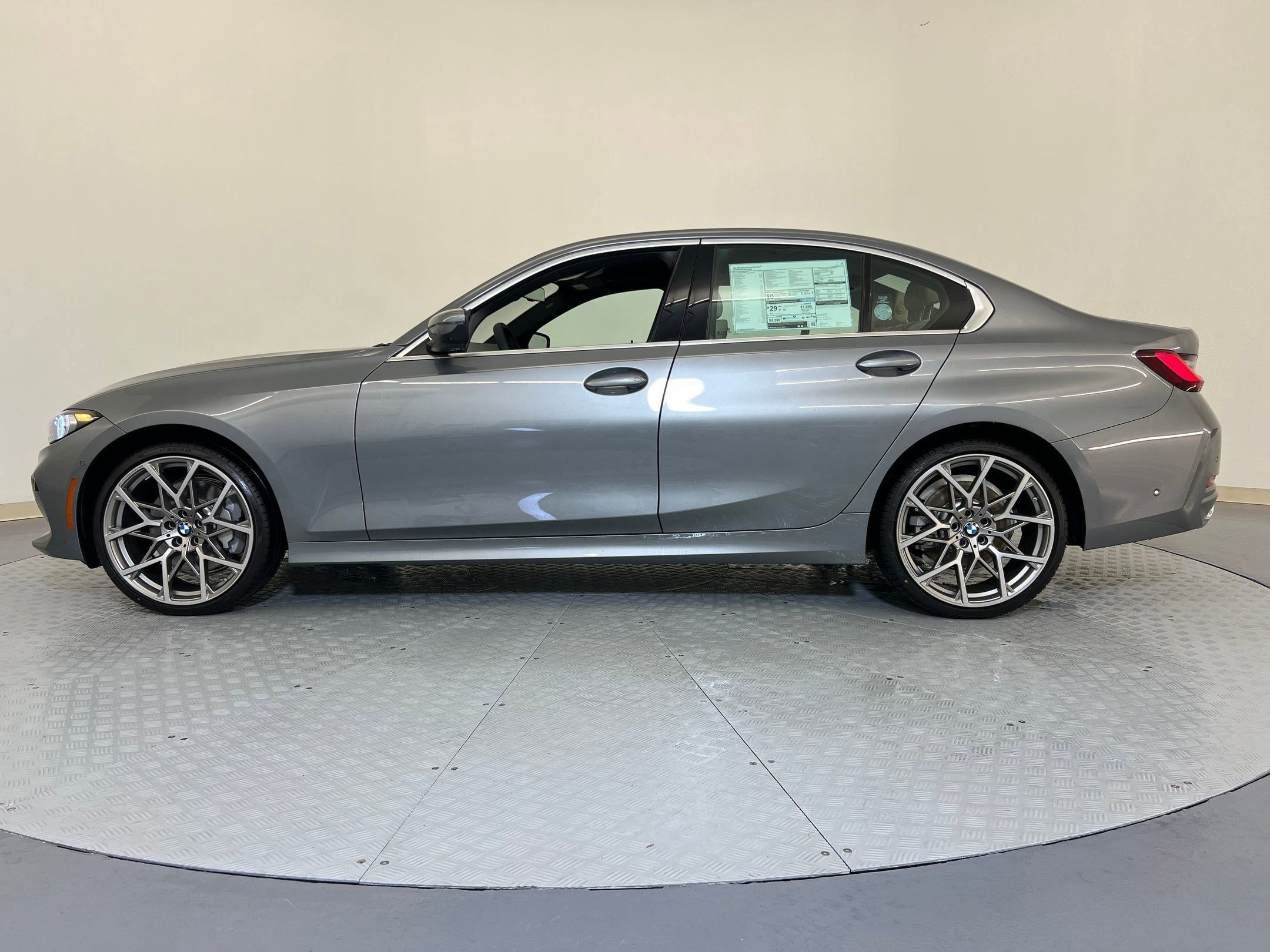 Used 2025 BMW 330i xDrive Sedan w/ Premium Package AWD/4WD image 2