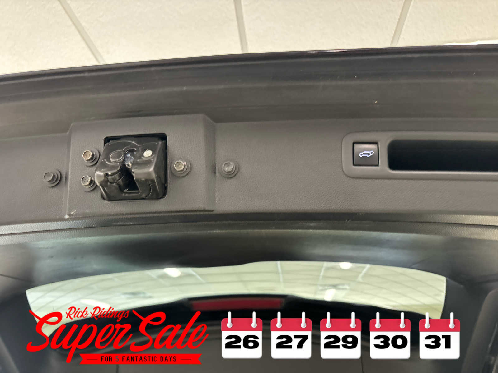 Used 2020 Toyota Highlander XLE image 13