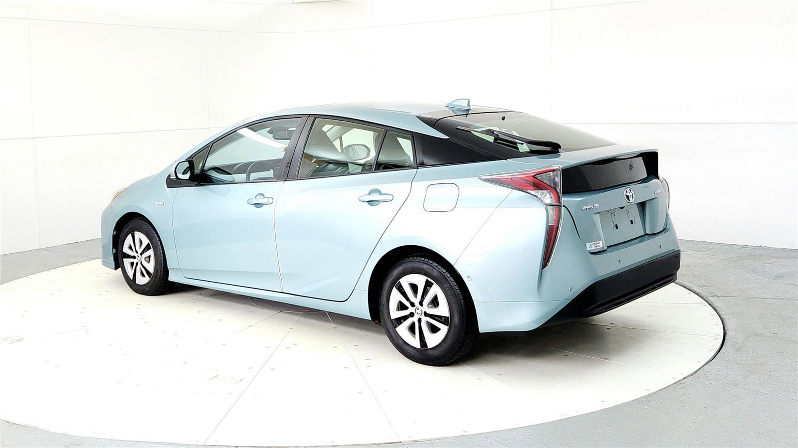 Used 2016 Toyota Prius Four image 4