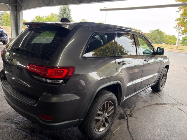 Used 2017 Jeep Grand Cherokee Laredo AWD/4WD image 5