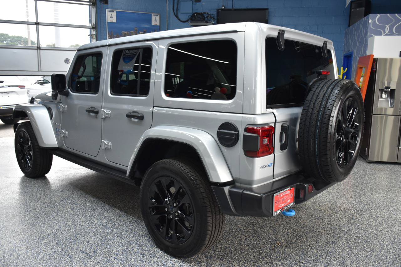 Used 2024 Jeep Wrangler Unlimited Sahara w/ Technology Group AWD/4WD image 7