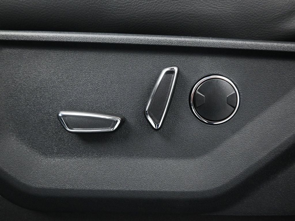 New 2025 Ford F150 Lariat w/ Equipment Group 502A High image 9