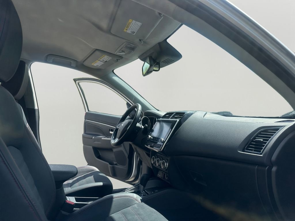 Used 2025 Mitsubishi Outlander Sport SE AWD/4WD image 11