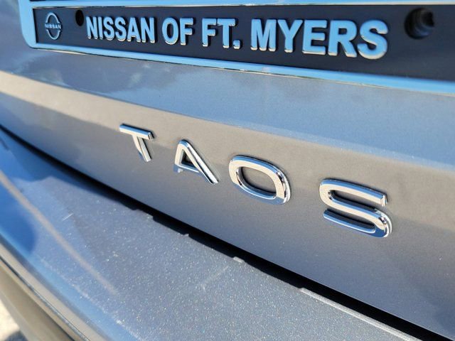 Used 2025 Volkswagen Taos SE FWD image 15