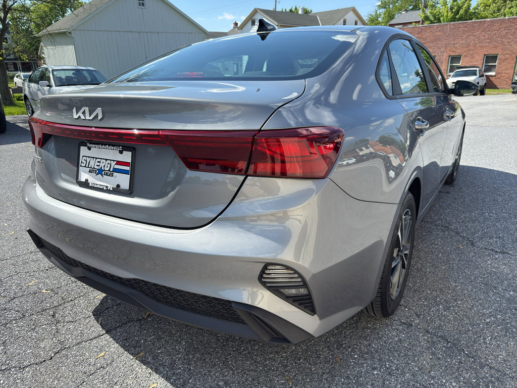 Used 2023 Kia Forte LXS w/ LXS Technology Package FWD image 5