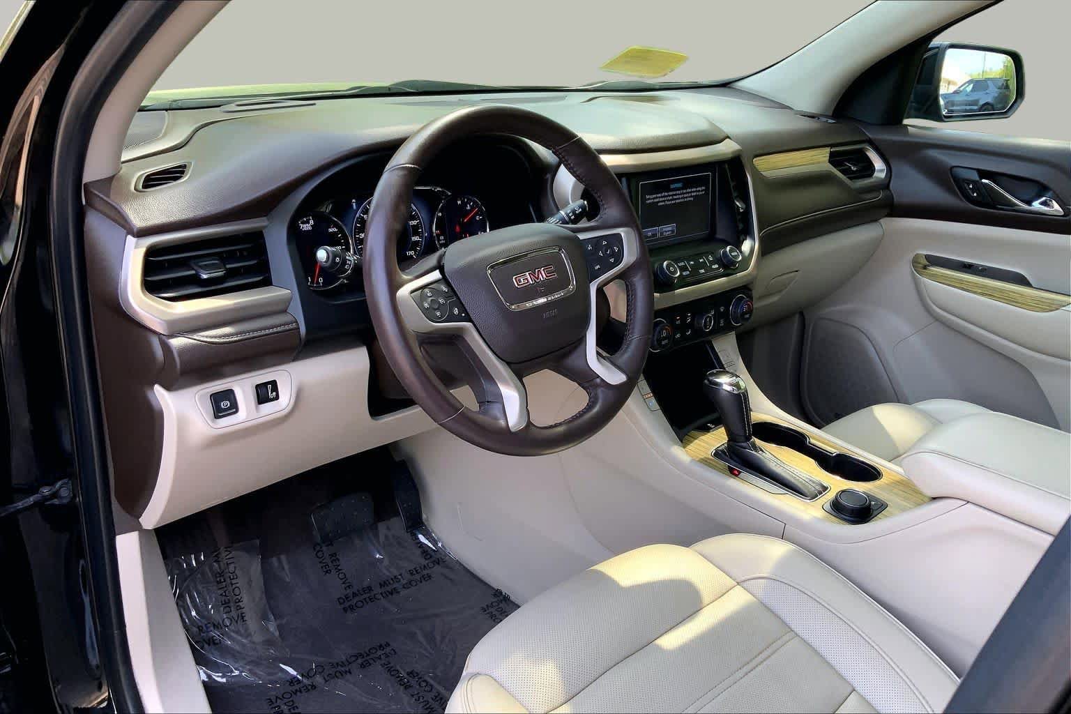 Used 2019 GMC Acadia Denali w/ Technology Package AWD/4WD image 17