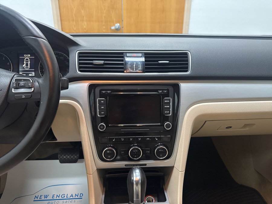 Used 2012 Volkswagen Passat 2.5 SE FWD image 12