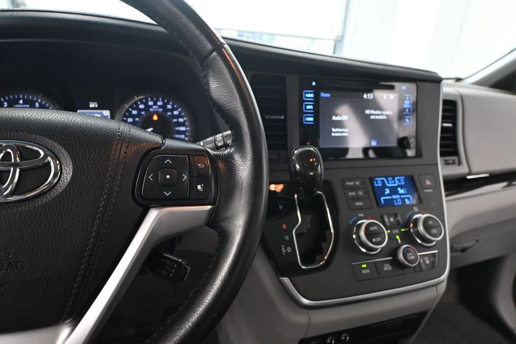 Used 2015 Toyota Sienna XLE AWD/4WD image 29