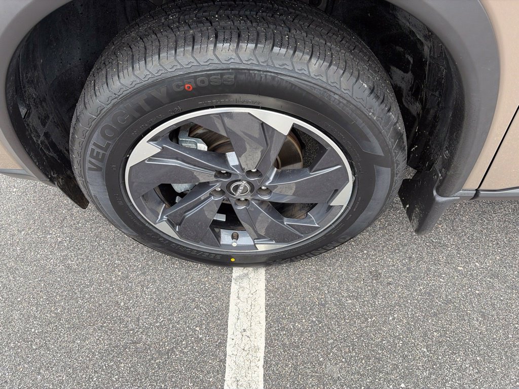 Certified 2025 Nissan Rogue SV FWD image 9