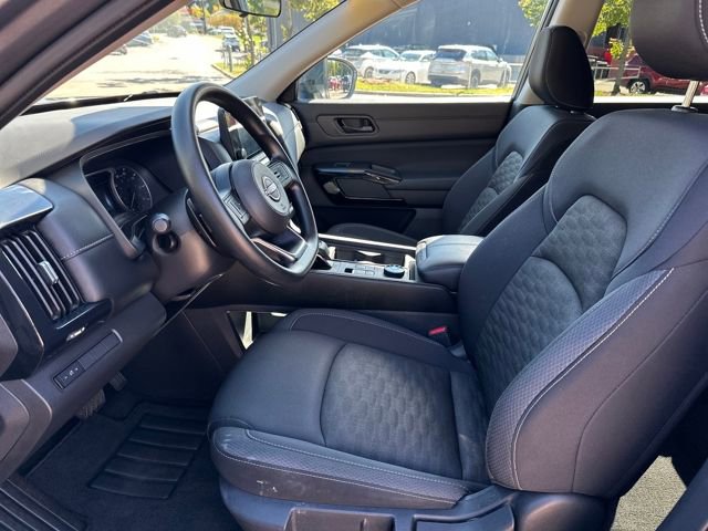 Used 2024 Nissan Pathfinder S image 10